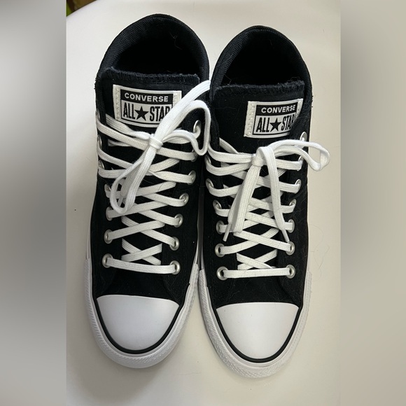 Converse - Picture 1 of 4